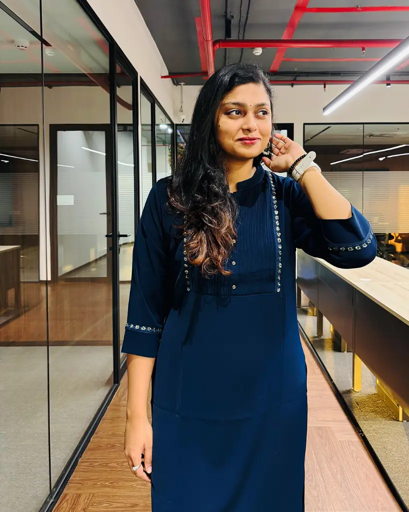 Navy_blue_kurti_02.webp