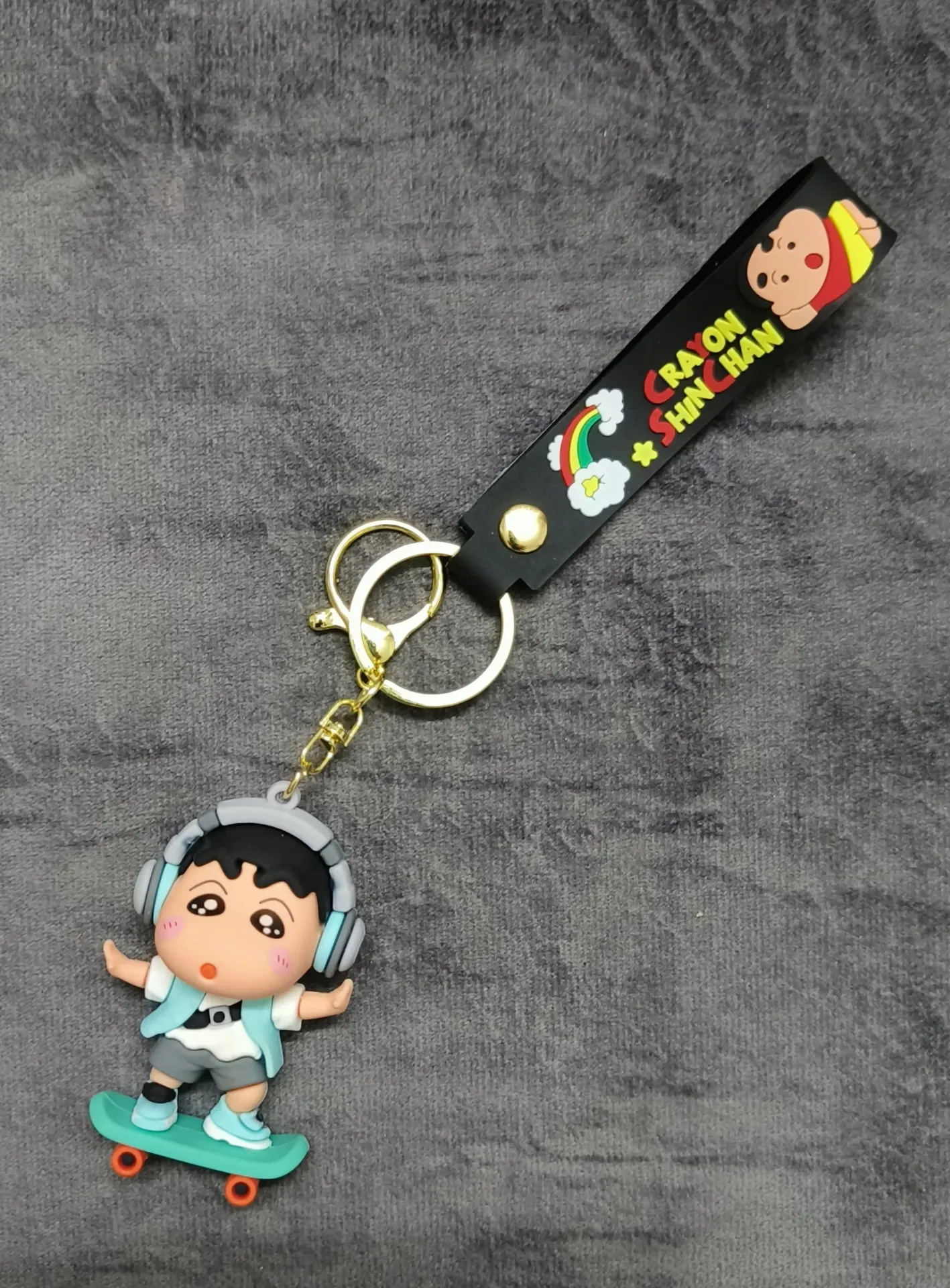 Shinchan skateboard Keychain 01