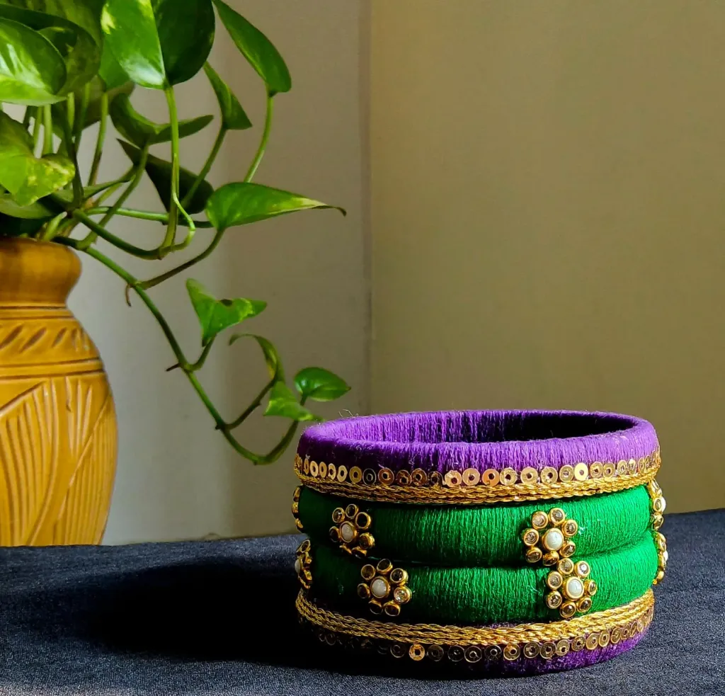 Set of 4 bangles  12